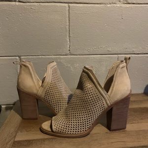 Vince Camuto Kensa peep toe bootie size 9